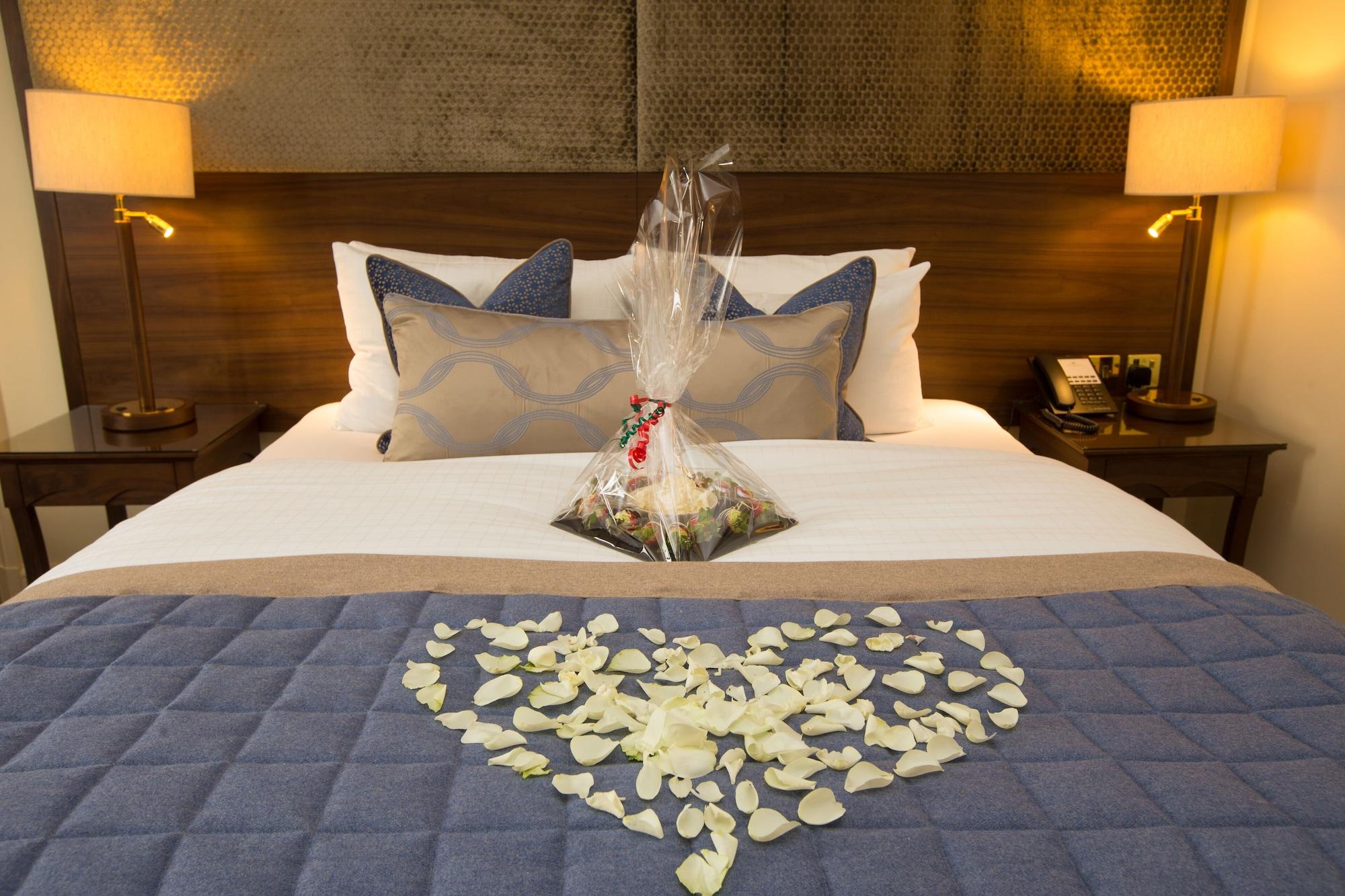 The Celtic Manor Resort Ньюпорт Экстерьер фото A bed decorated for Valentine's Day