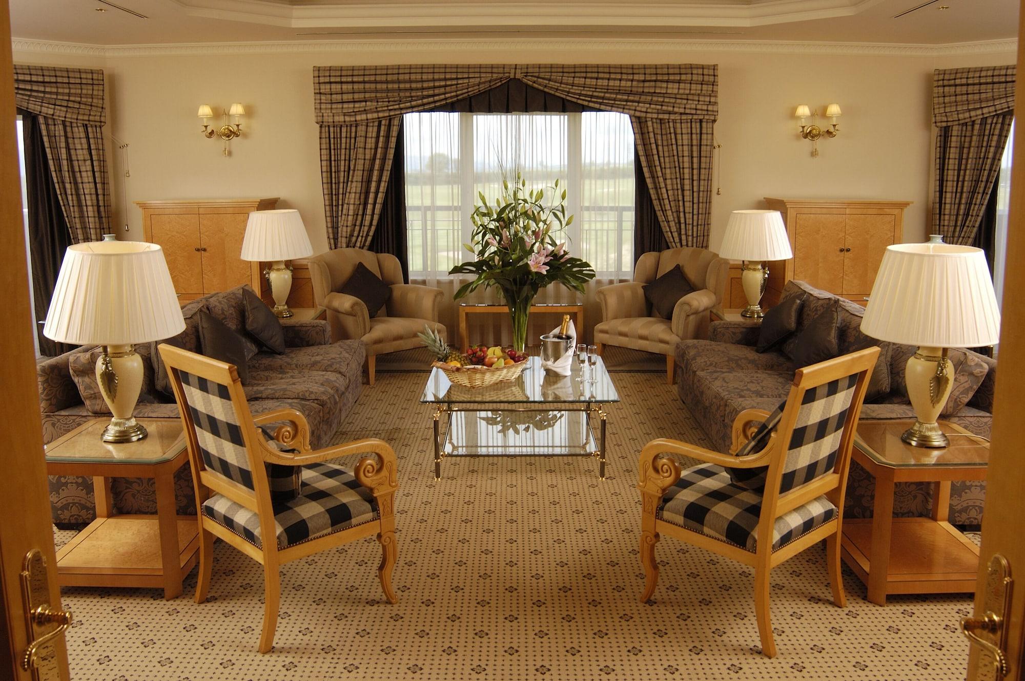 The Celtic Manor Resort Ньюпорт Экстерьер фото The interior of a suite at the Ritz